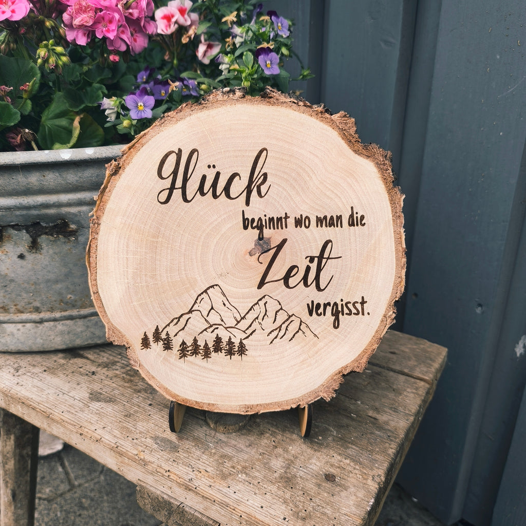 Baumscheibe mit Bergmotiv & Spruch
