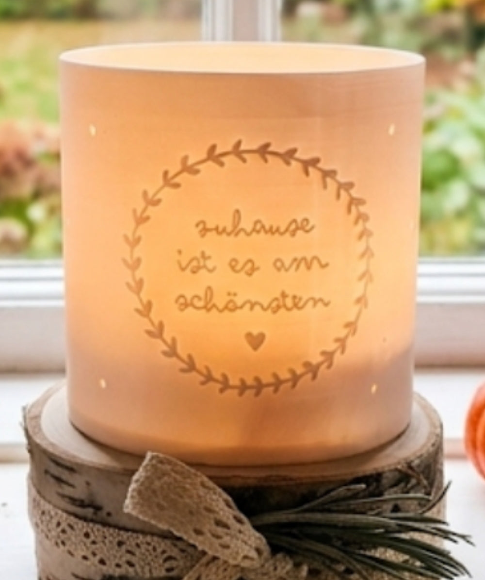 Windlicht  auf Baumscheibe ,, Zuhause ist es am schönsten"